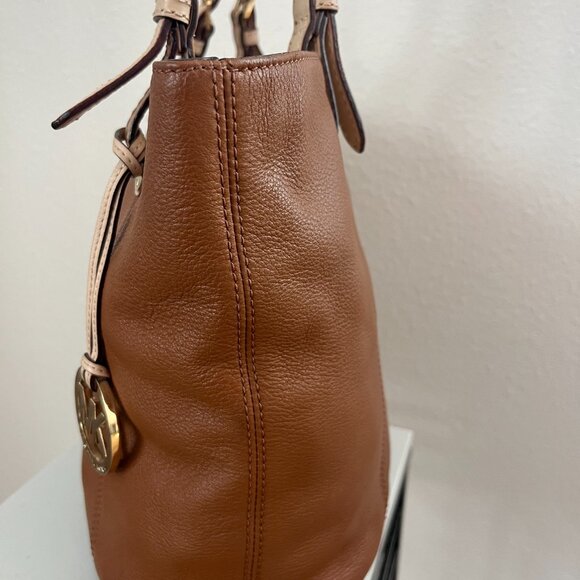 Michael Kors Jet Set Large Camel Brown Leather Tote/ Handbag with Logo Hangtag - Picture 2 of 11